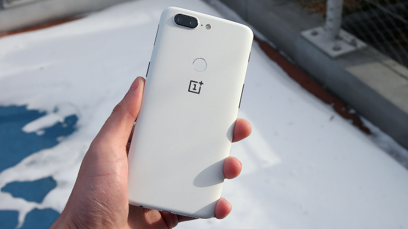 Illustration for article titled One of the Best Midrange Phones Is Even Better in White